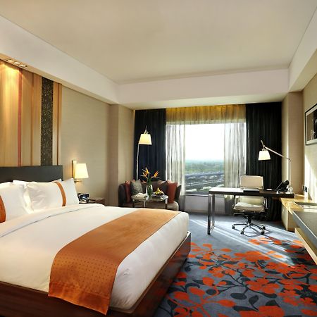 Holiday Inn New Delhi Mayur Vihar Noida By Ihg חדר תמונה A room at the hotel