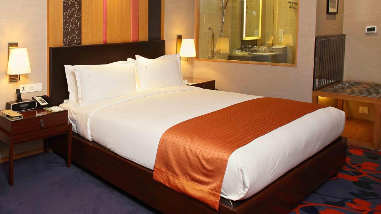 Holiday Inn New Delhi Mayur Vihar Noida By Ihg מראה חיצוני תמונה A bed runner
