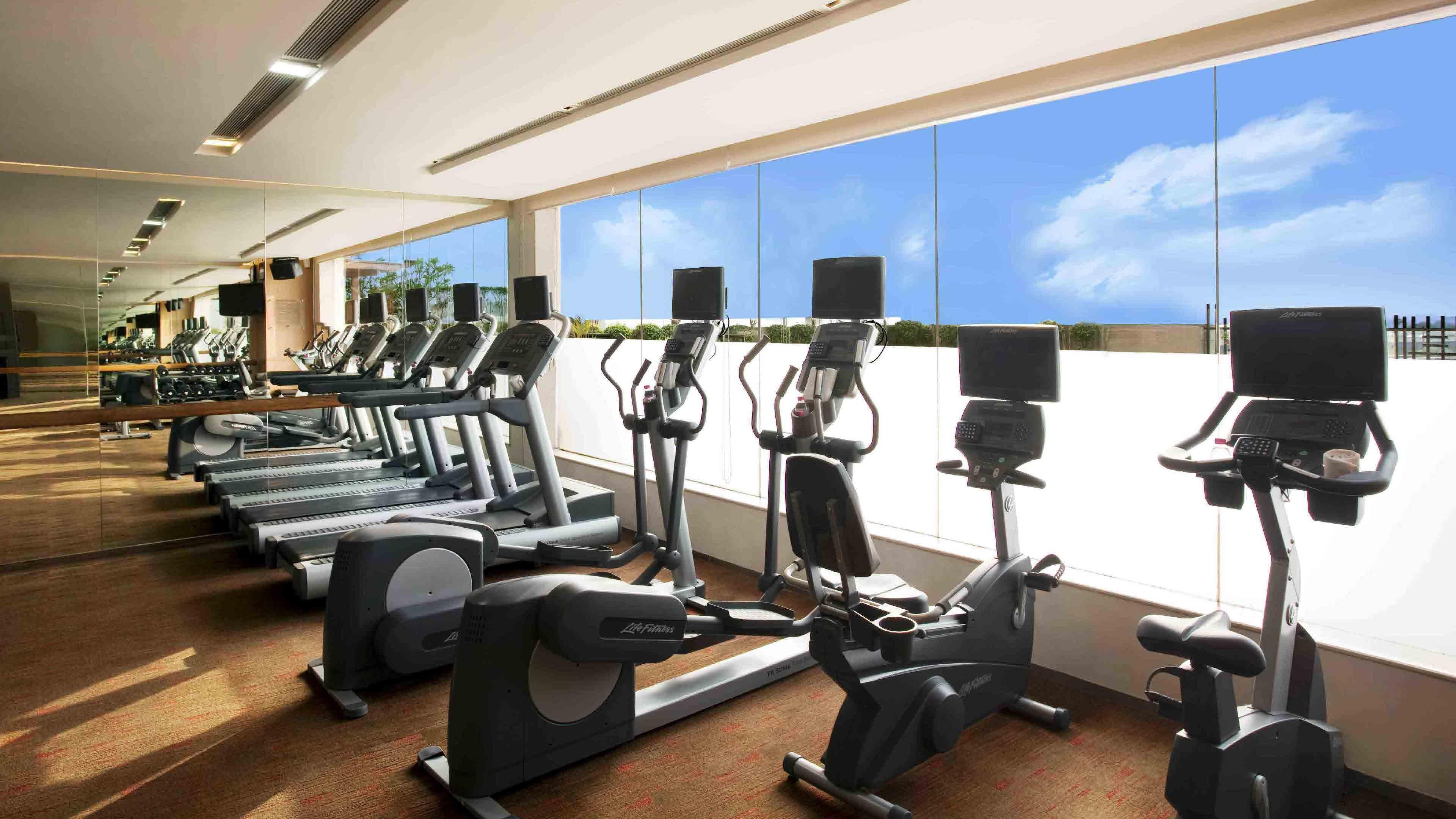 Holiday Inn New Delhi Mayur Vihar Noida By Ihg מראה חיצוני תמונה The gym at the hotel
