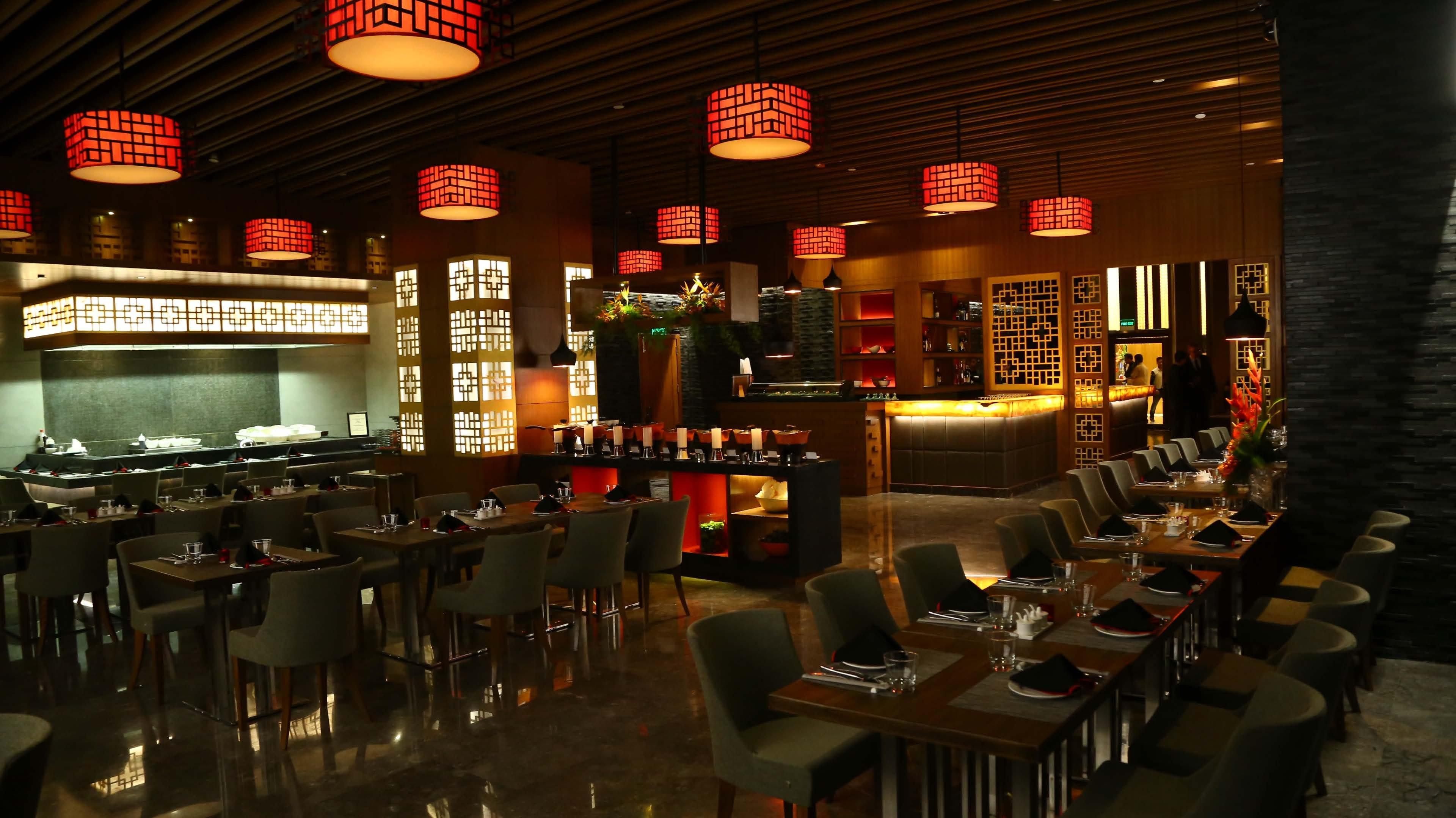 Holiday Inn New Delhi Mayur Vihar Noida By Ihg מראה חיצוני תמונה The interior of the restaurant