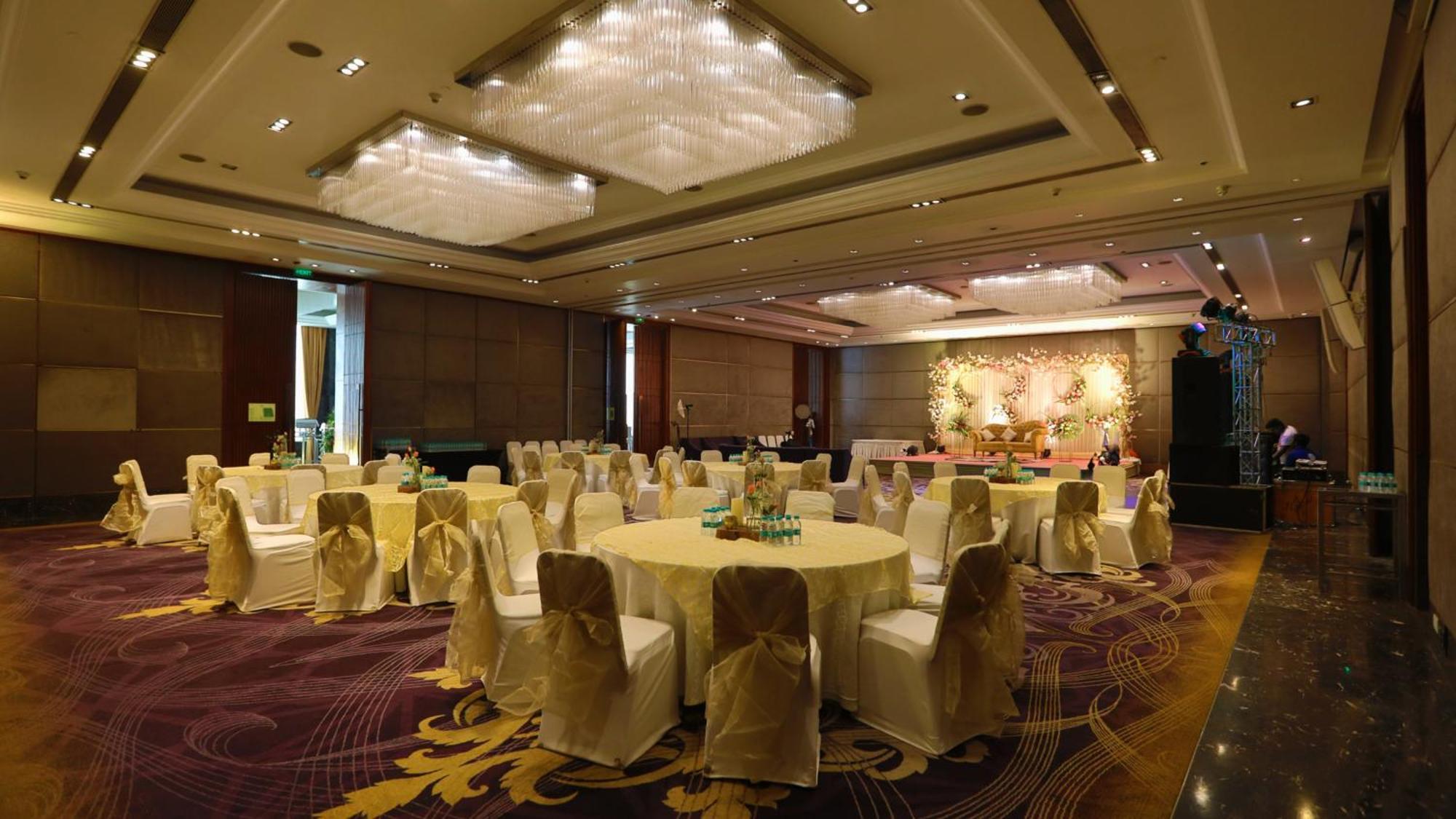 Holiday Inn New Delhi Mayur Vihar Noida By Ihg מראה חיצוני תמונה The ballroom